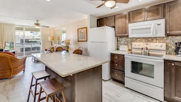 Condo, 1 Bedroom, Garden View | Private kitchen