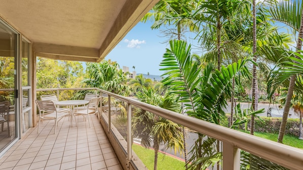 Condo, 1 habitación, vista al jardín | Balcón