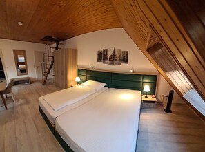 2 Schlafzimmer, Zimmersafe, Schreibtisch, Bügeleisen/Bügelbrett