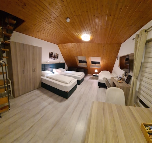W4, apartment with air conditioning, 2 bedrooms with 4 single beds.