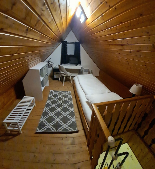 2 Schlafzimmer, Zimmersafe, Schreibtisch, Bügeleisen/Bügelbrett