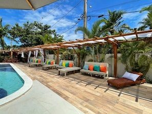 Outdoor pool, open 9:00 AM to 8:00 PM, pool umbrellas, sun loungers - Pousada Terra Mar Way (Maraú)