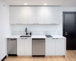 Deluxe Room, 1 Queen Bed, Kitchenette (Self Check-in with Virtual Front Desk) | Private kitchen