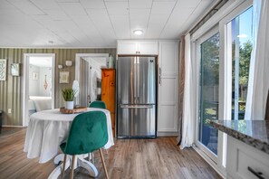 Dining - New England Lake House (Lakeville)