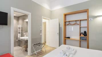 Quarto luxo | Frigobar, cofres nos quartos, escrivaninha, quartos à prova de som