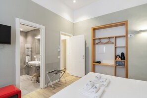 Deluxe-Zimmer | Minibar, Zimmersafe, Schreibtisch, schallisolierte Zimmer