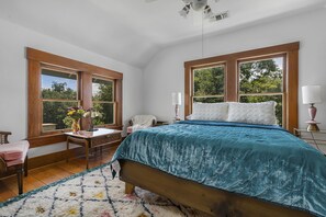 4 bedrooms, iron/ironing board, free WiFi, bed sheets