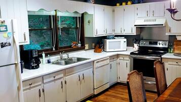 Coffee/tea maker, fridge, microwave, oven