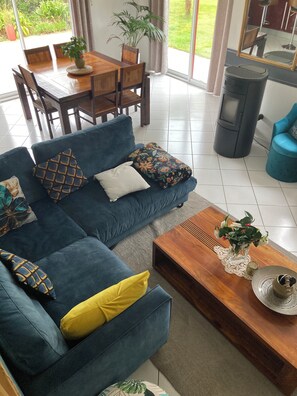 Smart TV, books - RECENT HOUSE 130 M2 WITH GARDEN NEAR LANDERNEAU 6 PERS. (Plounéventer)