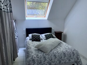 3 chambres, fer et planche à repasser, Wi-Fi gratuit, draps fournis