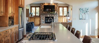 Indoor Gymnasium, Seasonal Pool, 7 Bedroom, Sleeps 28