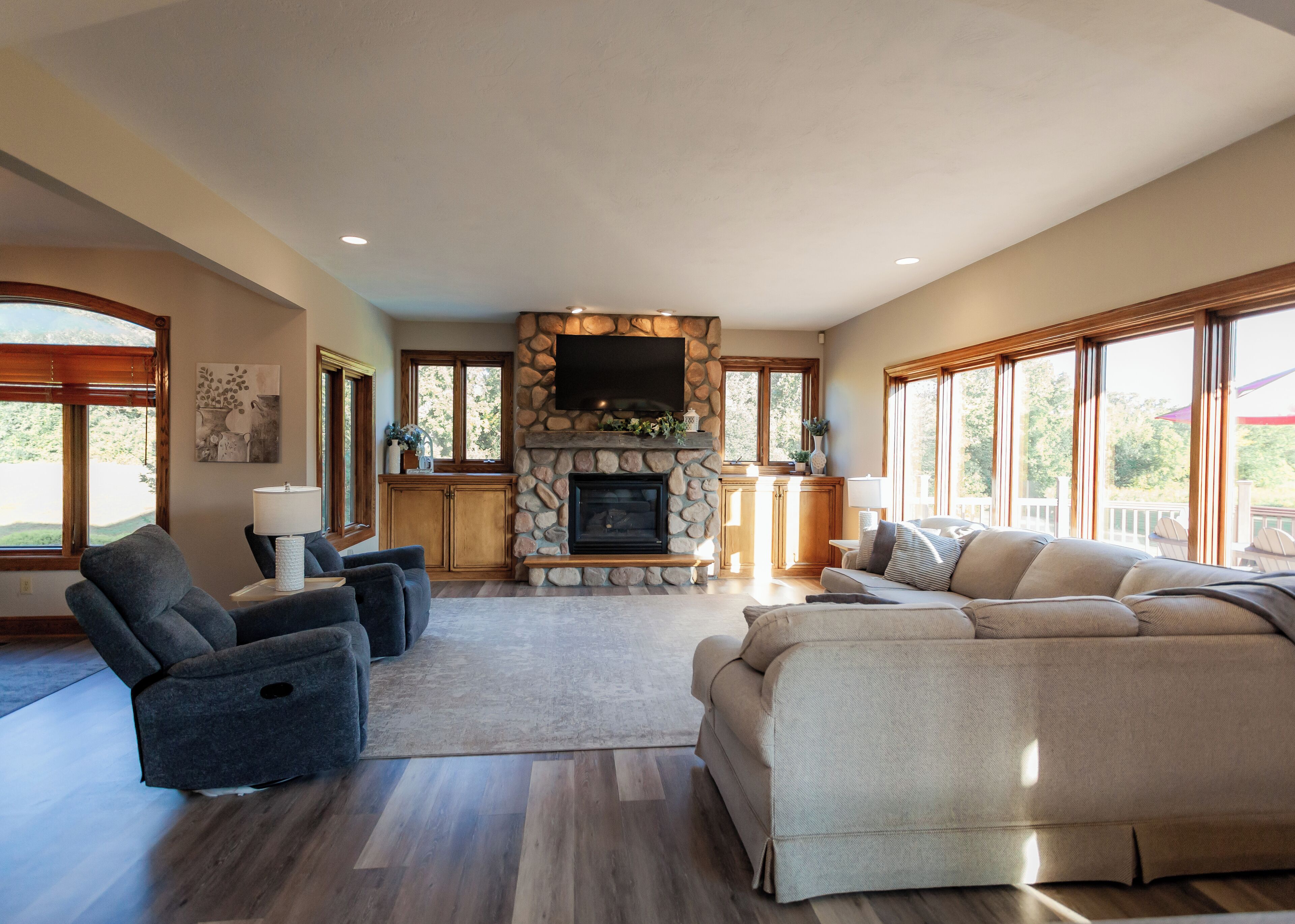 Smart TV, fireplace, table tennis, books