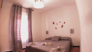 2 bedrooms, iron/ironing board, WiFi, bed sheets - El Serrallo (Tarragona)