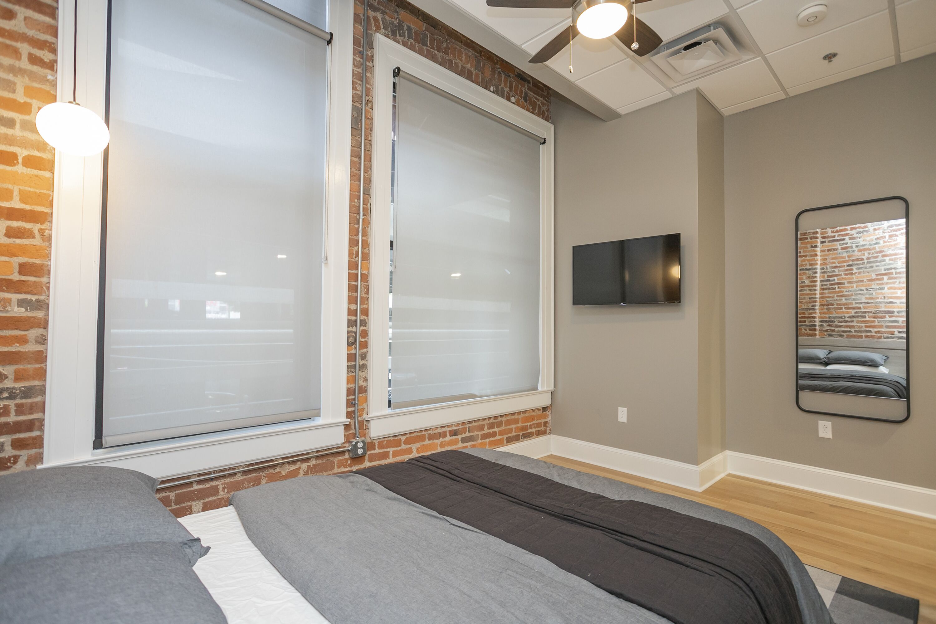 4 bedrooms, desk, iron/ironing board, free WiFi