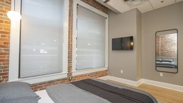 4 bedrooms, desk, iron/ironing board, free WiFi