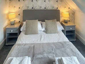 3 bedrooms, free WiFi, bed sheets - 3 bedroom accommodation in Newquay (Newquay)