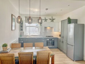 Dishwasher - 3 bedroom accommodation in Newquay (Newquay)