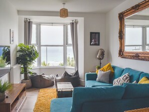 Living area - 3 bedroom accommodation in Newquay (Newquay)