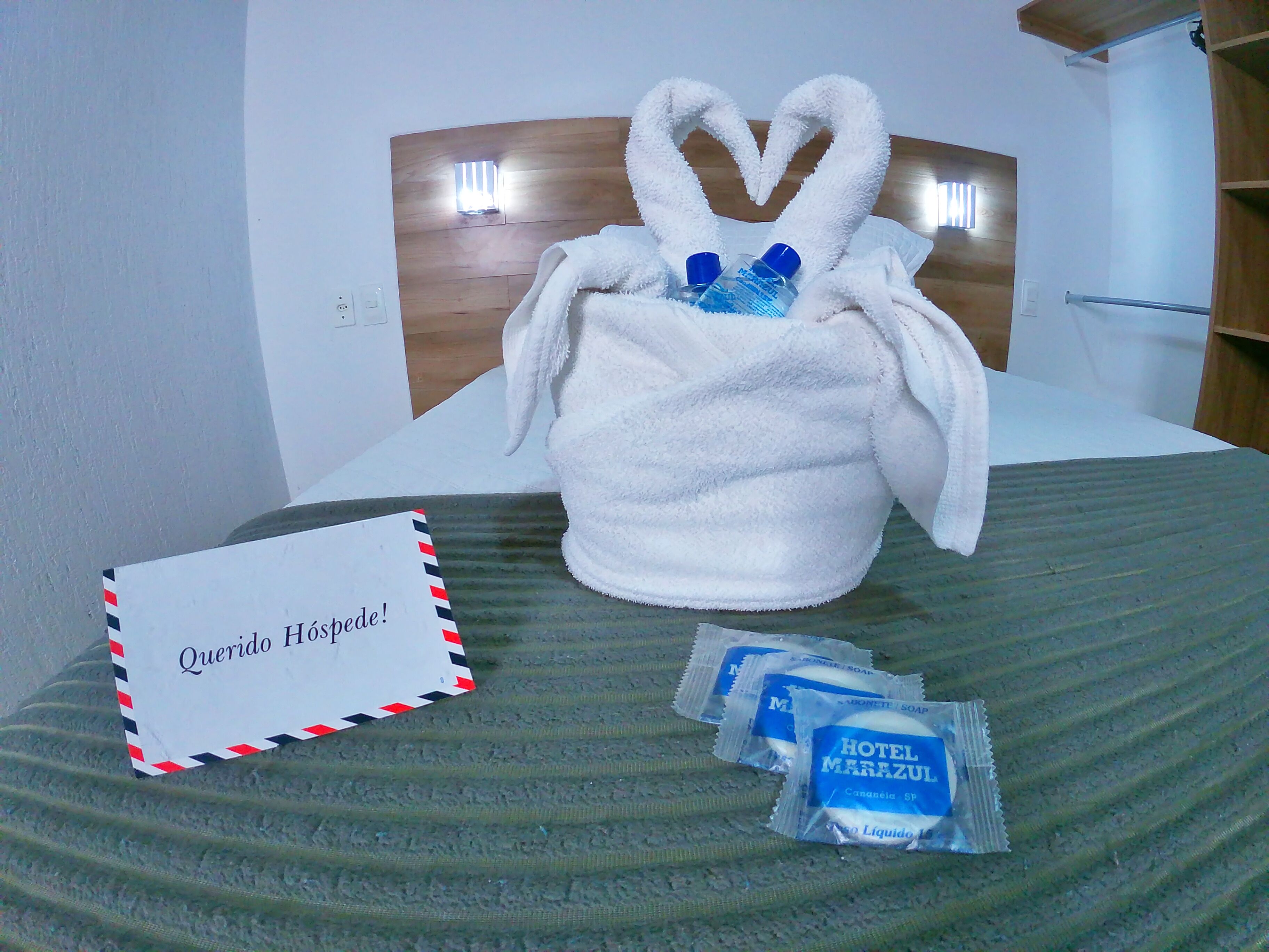 basic suite | 1 bedroom, minibar, desk, bed sheets