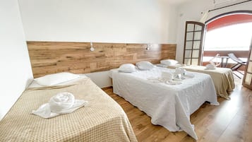 1 chambre, minibar, bureau, draps fournis