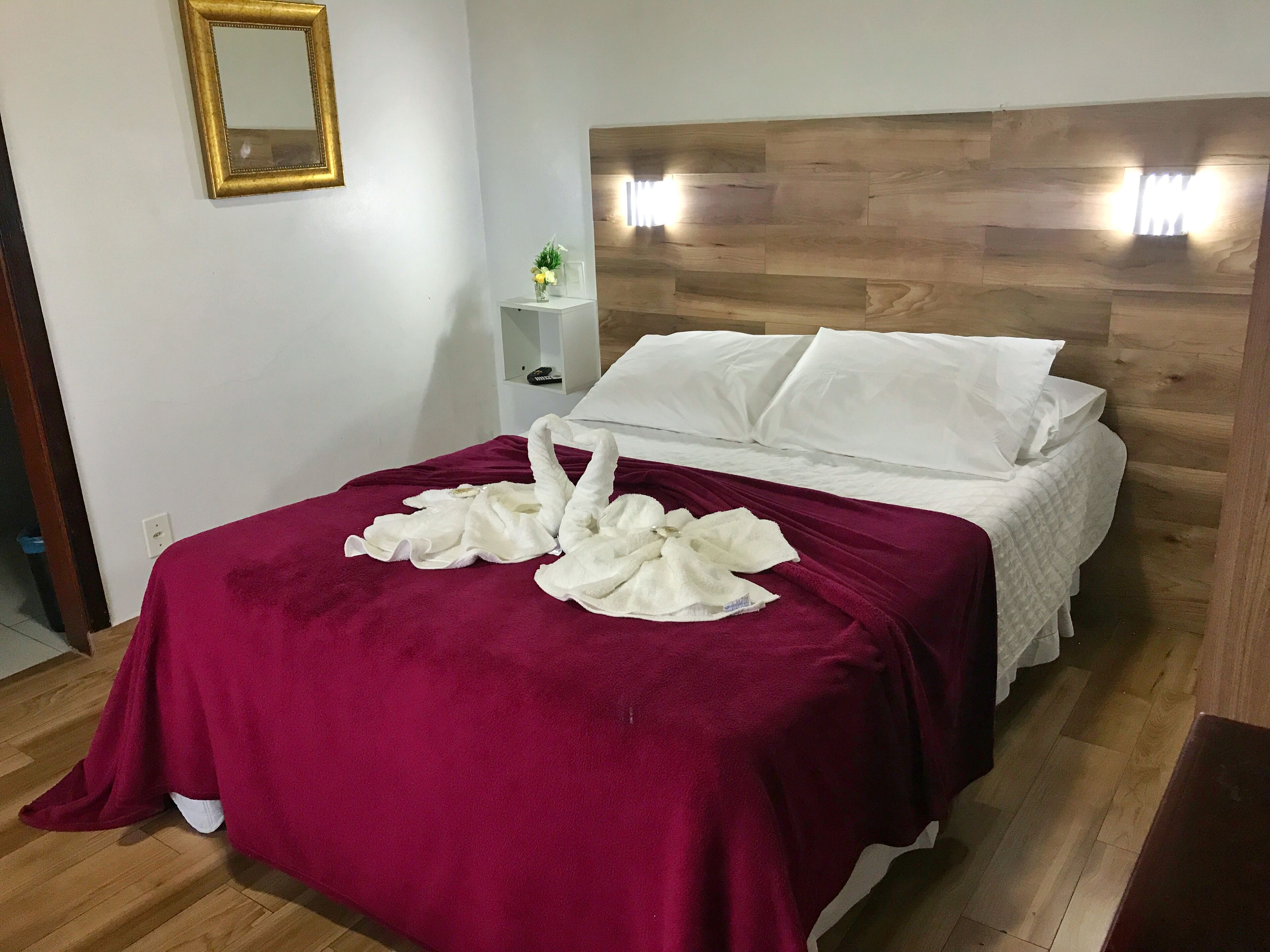 basic suite | 1 bedroom, minibar, desk, bed sheets