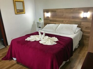 Basic Suite | 1 bilik tidur, bar mini, meja, cadar katil 