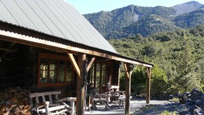 Exterior - Lancewood lodge, the favourite log chalet for groups and multiple families (Mt Lyford)