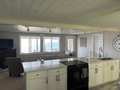 冷蔵庫、電子レンジ、オーブン、コンロ. Lakefront Paradise - Sleeps 6 - Only $400/Night