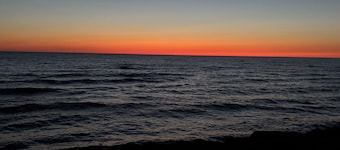 Lakefront Paradise - Sleeps 6 - Only $400/Night