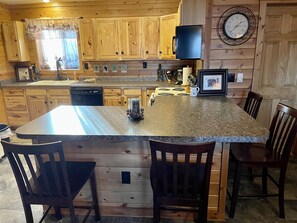 ثلاجة، ميكروويف، فرن، موقد طهي مسطح