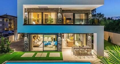 Modern New Villa with heated pool