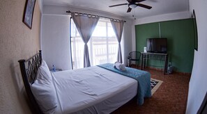 Deluxe Room | Laptop workspace, free WiFi - Hotel San Agustin (Querétaro)