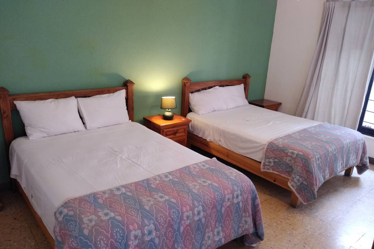 Condo familiar | 3 habitaciones, espacio para trabajar con laptop y wifi gratis