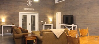 Secluded Retreat With hot tub ideal to fish and relax on private pond