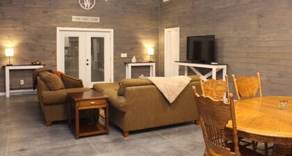 Secluded Retreat With hot tub ideal to fish and relax on private pond