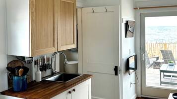 Fridge, microwave, stovetop, coffee/tea maker