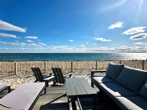 On The Beach! Relax and Unwind at your Private Waterfront Beach Bungalow