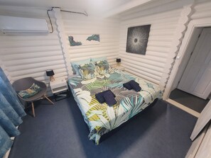 2 quartos, cofres nos quartos, ferros/tábuas de passar roupa