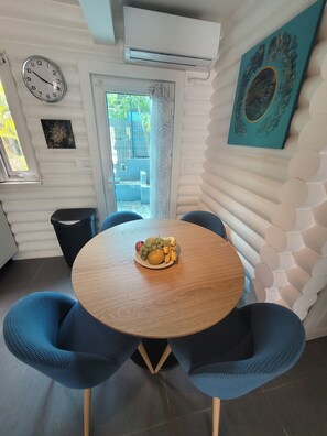 Dining - Stunning terraced Logcabin House with pool  (Saint Martin)