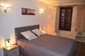 6 bedrooms, iron/ironing board, travel cot, free WiFi