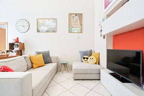 Living area - GuestHost - The apartment is located on the first floor of a building without a lift.There are 31 steps.In 50 square meters of space, it comfortably accommodates 2 people, with a double bedroom and a sofa in the living room.Balcony. Free uncovered parkin (Bologna)