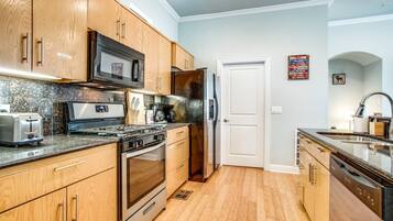 Peti sejuk, ketuhar gelombang mikro, ketuhar, dapur