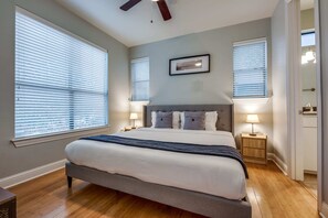 3 bilik tidur, ruang kerja komputer riba, seterika/papan seterika 