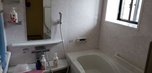 Villa, Nichtraucher (Poseidon) | Badezimmer | Badewanne und Dusche (separat), kostenlose Toilettenartikel