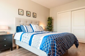 4 bedrooms, iron/ironing board, WiFi, bed sheets