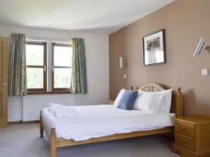 3 bedrooms, free WiFi, bed sheets - 3 bedroom accommodation in Carrbridge (Carrbridge)