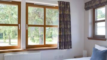 3 bedrooms, free WiFi, bed sheets