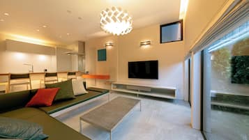 2 habitaciones, cubrecamas y caja de seguridad en la habitación