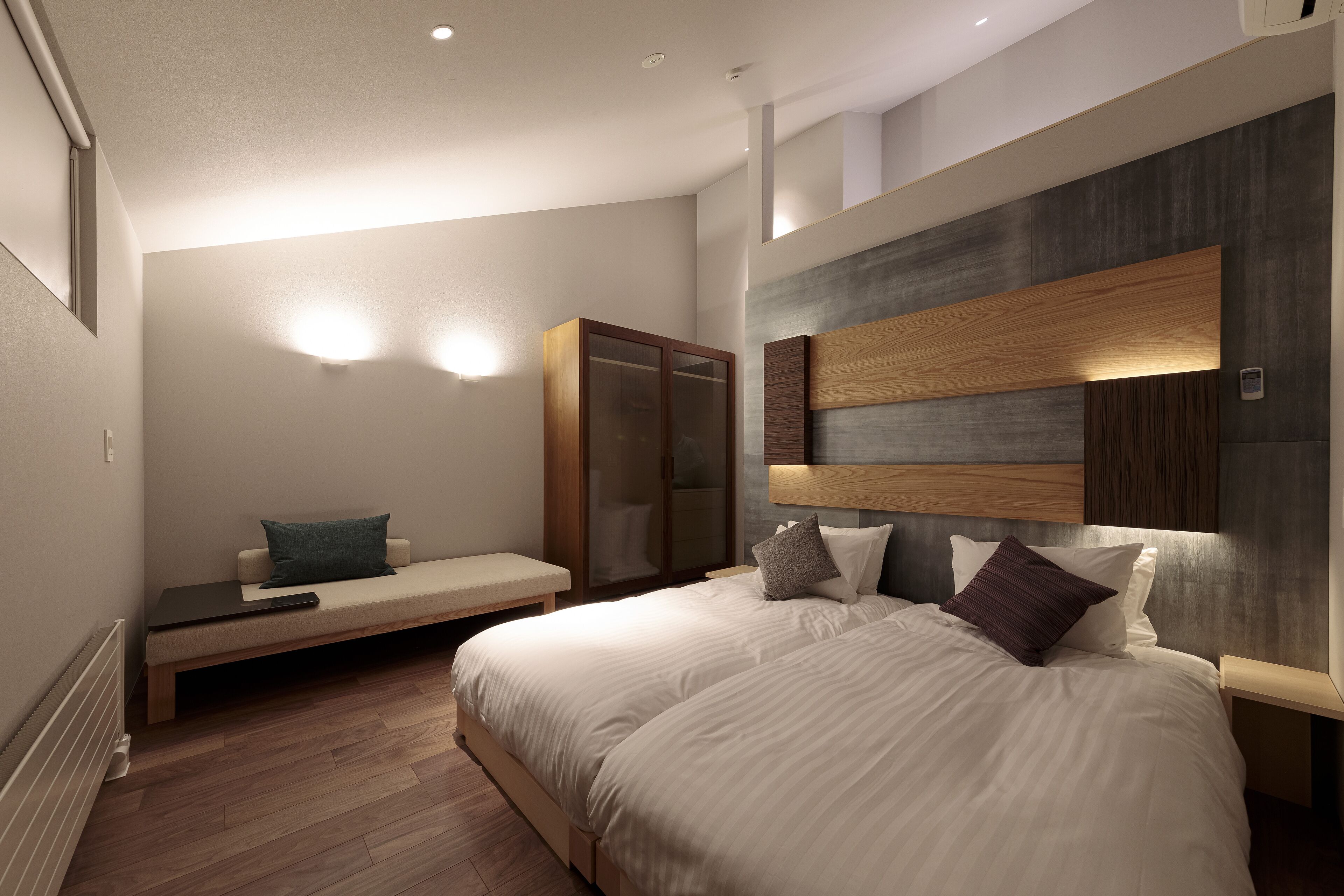 Premier-huone, 2 makuuhuonetta, tupakointi kielletty (R106) | Untuvapeitot, tallelokero huoneessa, yksilöllisesti sisustettu