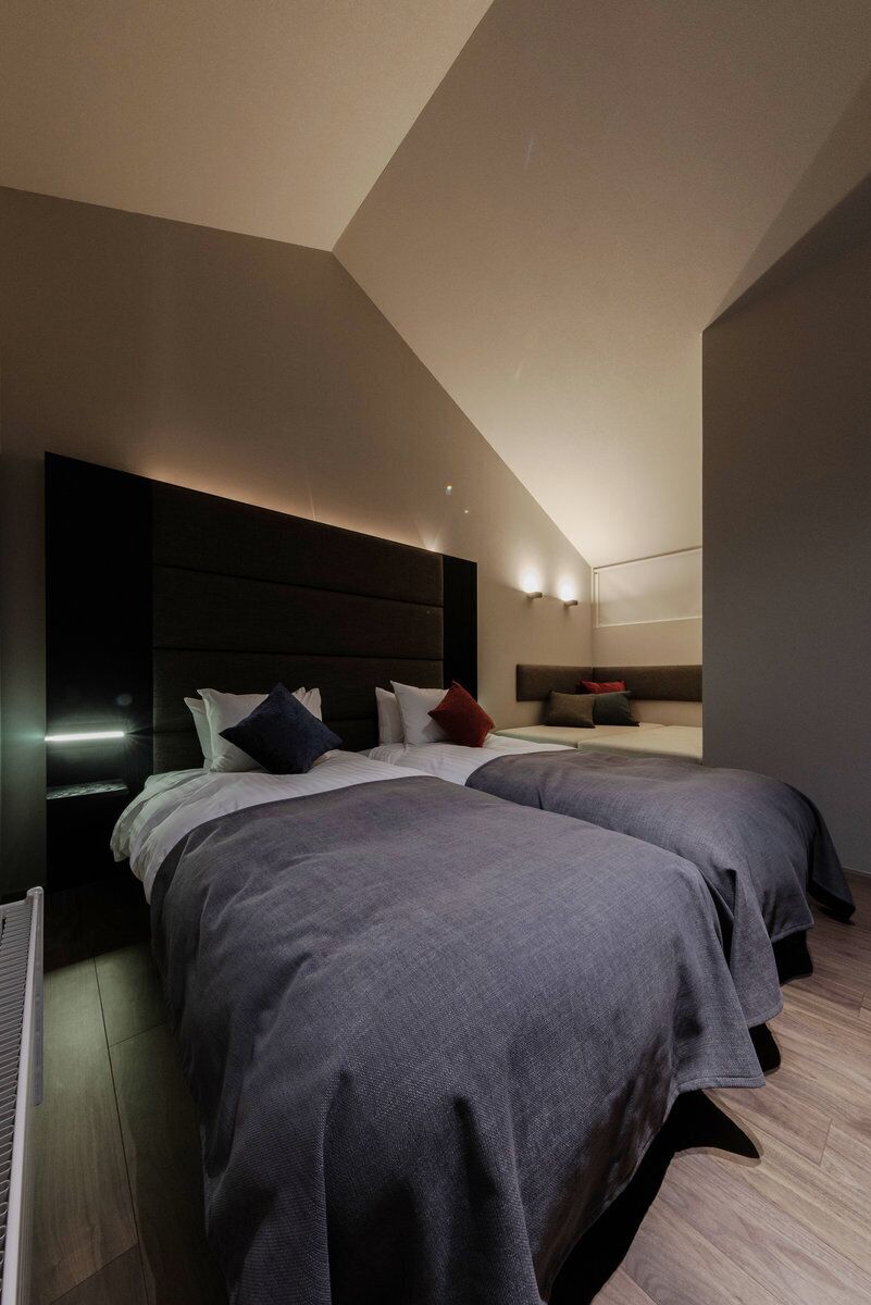 Down comforters, in-room safe, laptop workspace, blackout drapes